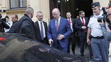 Předseda vlády Bohuslav Sobotka odchází od soudu, který řeší trestní kauzu...