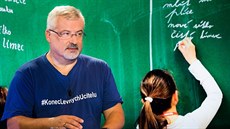 Pedseda kolských odbor Frantiek Dobík v diskusním poadu Rozstel. (6....