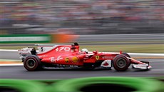 Sebastian Vettel bhem tréninku na Velkou cenu Itálie formule 1 v Monze.