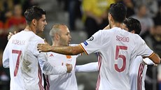 Fotbalisté Španělska slaví gól v utkání kvalifikace o postup na MS 2018.