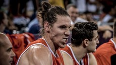 Maarský basketbalista Ákos Keller je nespokojený s prbhem zápasu s ernou...