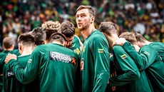 Litevtí basketbalisté se soustedí na zápas, vykukuje Donatas Motiejunas.