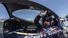 Akrobatický pilot Petr Kopstein bhem závodu Red Bull Air Race v Portu