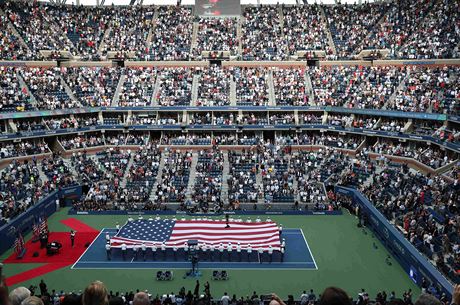 Vyprodan tenisov chrm Arthura Ashe sledoval finle US Open mezi Nadalem a...