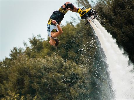 Petr Civn pi republikovm mistrovstv ve flyboardingu.