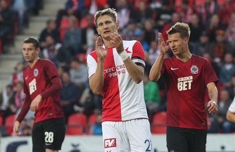 Kapitán Slavie Milan koda bhem derby se Spartou.