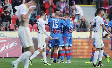 Fotbalist Plzn se raduj z glu Daniela Kole.