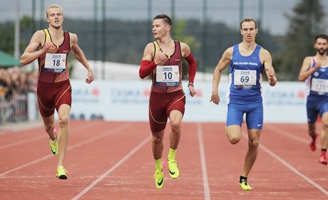 Pavel Maslák (uprosted) pi bhu na 400 metr na domácím mistrovství v Plzni