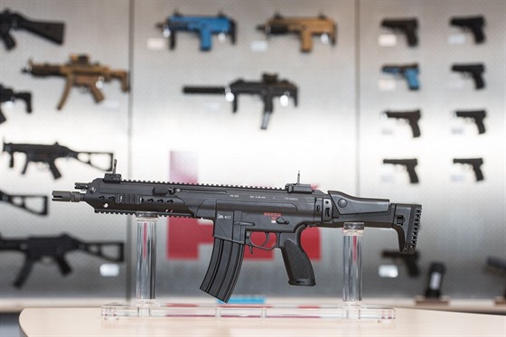 Útočná puška HK 433 z dílny Heckler & Koch.