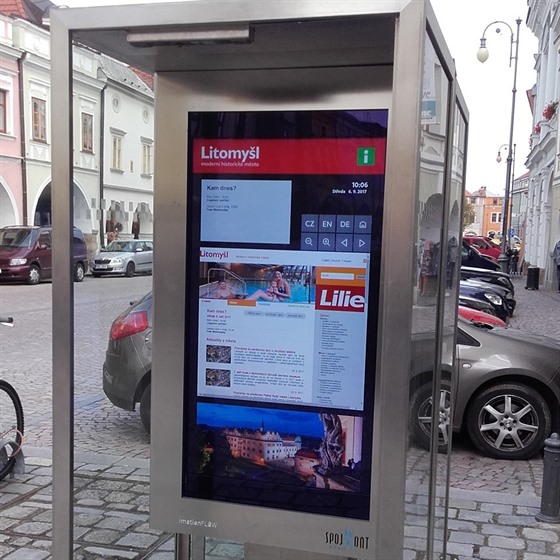 Nová podoba telefonní budky v Litomyšli nabízí i nový obsah. Zájemci tam najdou...
