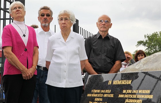 Odhalení krnovského památníku se zúčastnili i čtyři lidé, kteří hladový pochod...