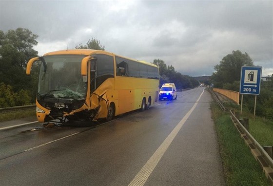 Po sráce s autobusem zahynula na jihu Slovenska tylenná rodina.