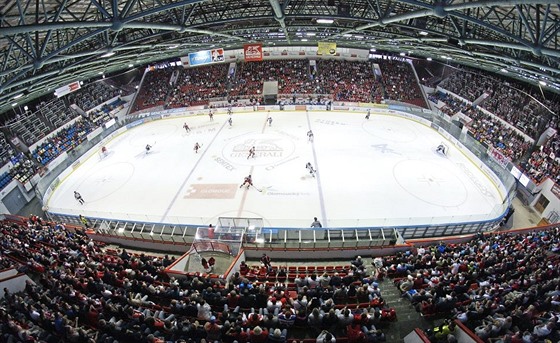 Na úvodní zápas nového roníku hokejové extraligy pilo do olomoucké haly 4 674 divák.