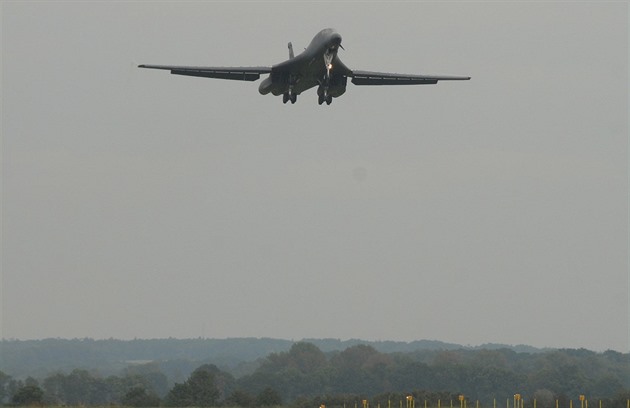 Soul a Washington uspořádaly cvičení vzdušných sil, nasadily bombardér B-1B