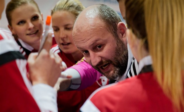 Rádi bychom do šestky, hlásí trenér plzeňských házenkářek Řezáč