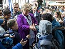 Norská premiérka Erna Solbergová agituje mezi koláky (7. záí 2017)