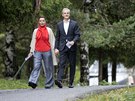Vůdce norské Dělnické strany Jonas Gahr Störe s manželkou přichází k volbám...