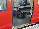 Hoící zbytky improvizované výbuniny v londýnském metru 15. záí 2017)