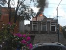 Budovu v hlavním městě Mexika zachvátily plameny po silném zemětřesení (19....