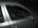 Zlodj vykrdal auta zaparkovan v chebskch ulicch.
