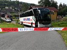 Na elezninm pejezdu ve Smrovce uvzl autobus, vyprostit ho museli hasii...