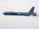 Americk bombardr B-52 nad letitm v Monov