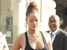 Zpvaka Rihanna a její ledvinka od Gucciho.