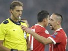 Francouzský záloník Franck Ribéry z Bayernu (vpravo) bhem utkání Ligy mistr...