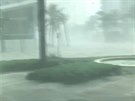 Hurikán Irma se prohnal pes ostrovy Florida Keys a pesunul se na pevninu.