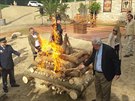 Zoo ve Dvoe Králové znovu symbolicky spálili rohovinu