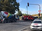 Tramvajovou trolej v Praze na Výtoni strhl domíchávač betonu (15.9.2017)