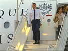 Francouzský prezident Emmanuel Macron pistál na letiti v Guadeloupe
