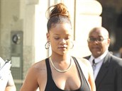 Zpvaka Rihanna a jej ledvinka od Gucciho.