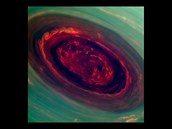 Oko hurikánu na severním pólu Saturna má 2 000 km v průměru a rychlost větru...