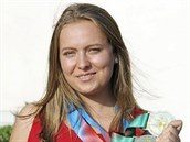 Nadjná stelkyn Sára Karasová se zlatými medailemi, které vybojovala na...