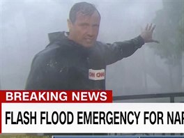 Reportr stanice CNN na Florid zasaen huriknem Irma (10.9.2017)