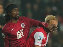 Sparan Costa se snail znepjemnit vhled Micku van Burenovi ze Slavie vemi...