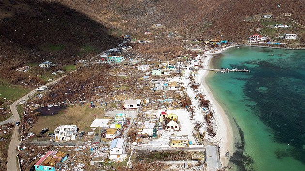 Nsledky huriknu Irma na Britskch Panenskch ostrovech (16. z 2017)