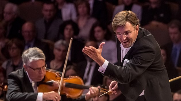 Tom Netopil dirigoval na Dvokov Praze Essenskou filharmonii.