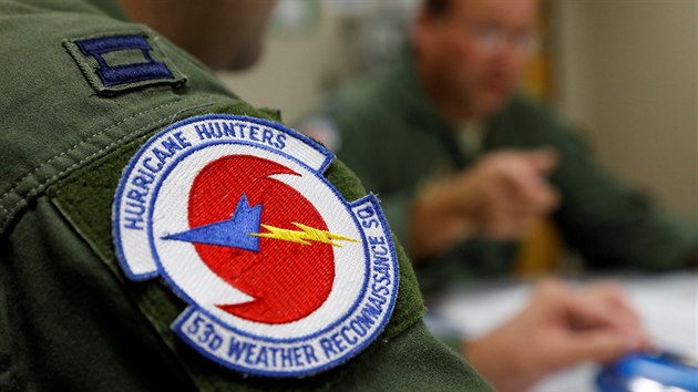 Lovci hurikn monitoruj vtrn vry od roku 1943.