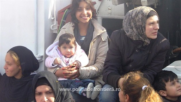 Na cestu do Rumunska se uprchlci vydvaj nejastji od pobe Turecka.