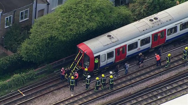 Podomcku vyroben bomba explodovala v poslednm vagonu metra ve stanici Parsons Green (15. kvtna 2017)