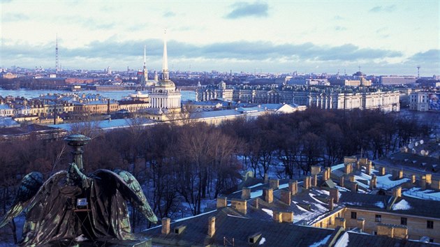 Pohled na hlavní pamětihodnosti Petrohradu je ze střech doslova dechberoucí.