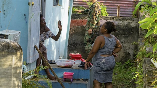 Obyvatelé Karibiku se připravují na příchod hurikánu Maria. (září 2017)