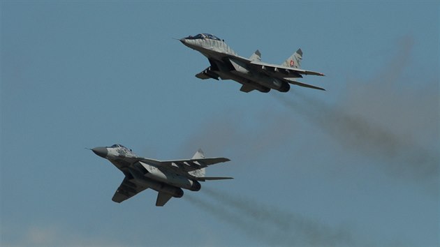 Letouny MiG-29 slovenských vzdušných se loučí se Dny NATO v Ostravě
