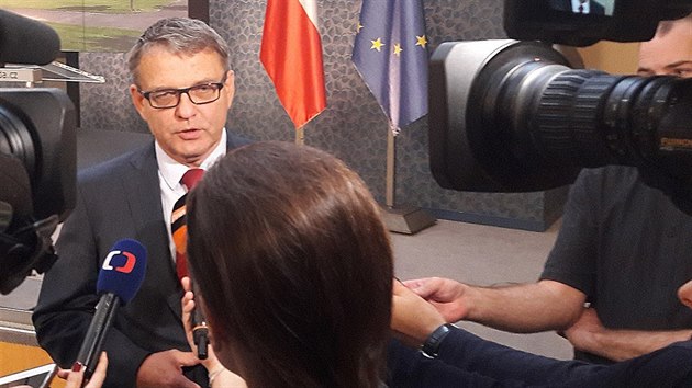 Ministr zahraničních věcí Lubomír Zaorálek v Praze odpovídal na dotazy novinářů před jednáním vlády. (18. září 2017)