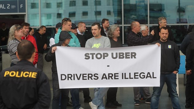 Protest taxik proti ofrm Uber na praskm letiti Vclava Havla (18. z 2017)
