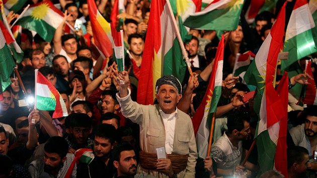 V irckm Erblu se seli Kurdov, aby dali najevo svou podporu referendu o vzniku nezvislho Kurdistnu, kter se bude konat 25. z. (8. z 2017)