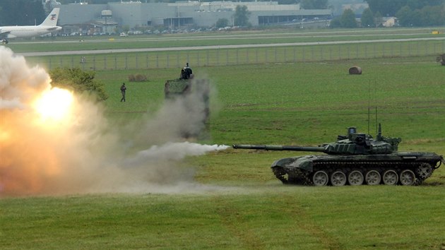 Dny NATO 2017 slavnostn zahjil vstel z tanku.