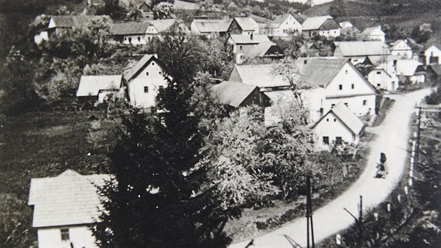Po válce žilo ve vesnici 105 lidí. Ti se postupně odstěhovali hlavně na Znojemsko, další například na Svitavsko.
